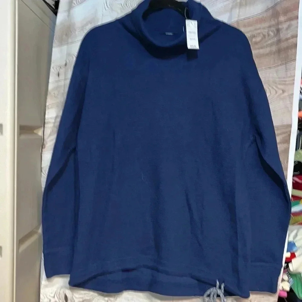 NEW LANDS END Size medium sweatshirt